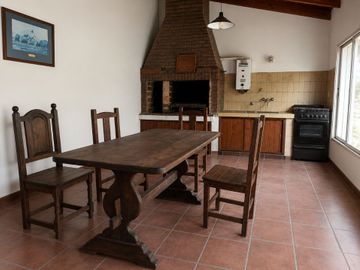 CASA EN VENTA LA PLATA 3 DORMITORIOS A REFACCIONAR