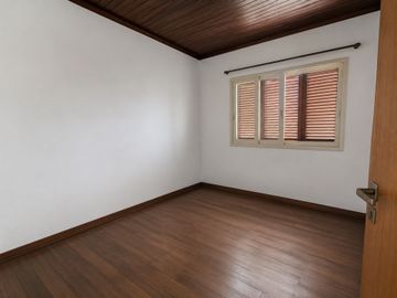 CASA EN VENTA LA PLATA 3 DORMITORIOS A REFACCIONAR
