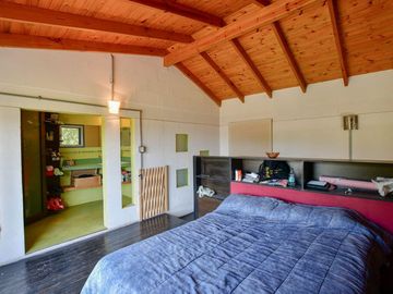 CASA CON PILETA MAS 3 LOTES EN VENTA  SICARDI