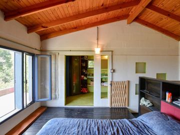 CASA CON PILETA MAS 3 LOTES EN VENTA  SICARDI