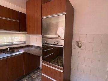 CASA EN VENTA 4 DORM.+ DTO. B° RIVADAVIA V. MARIA