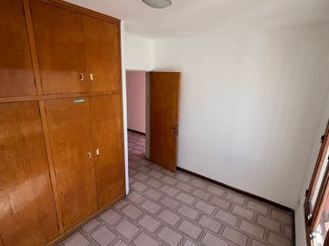 CASA EN VENTA 4 DORM.+ DTO. B° RIVADAVIA V. MARIA