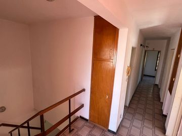 CASA EN VENTA 4 DORM.+ DTO. B° RIVADAVIA V. MARIA