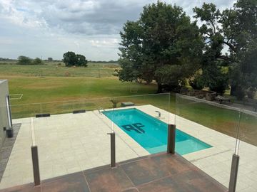 VENTA CASA 4 AMB CON PILETA COUNTRY LUJAN