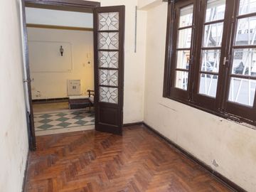 CASA 9 AMB. VENTA EN PQE PATRICIOS CON TERRAZA