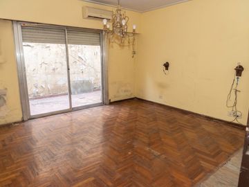 CASA 9 AMB. VENTA EN PQE PATRICIOS CON TERRAZA