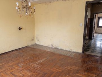 CASA 9 AMB. VENTA EN PQE PATRICIOS CON TERRAZA