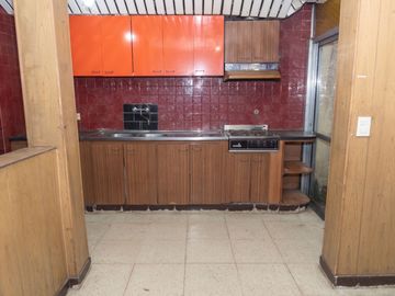 CASA 9 AMB. VENTA EN PQE PATRICIOS CON TERRAZA