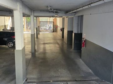 DEPTO. 4 AMB. C/COCHERA, BAULERA, PARRILLA