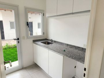 VENTA CASA BARRIO ACACIAS PUERTOS DEL LAGO ESCOBAR
