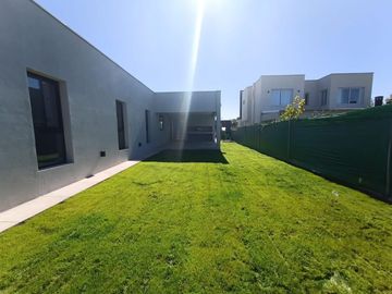 CASA A ESTRENAR BARRIO TIERRAS ALTAS, CARRODILLA