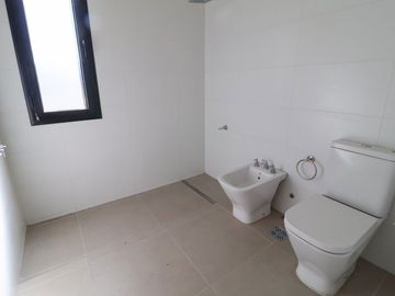 CASA EN VENTA 4 AMB FINANCIACION -LA ELINA LUJAN