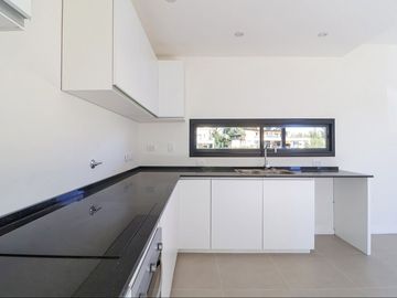 CASA EN VENTA 4 AMB FINANCIACION -LA ELINA LUJAN
