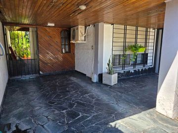 VENTA CASA 3 AMBIENTES CON JARDIN QUINCHO COCHERA