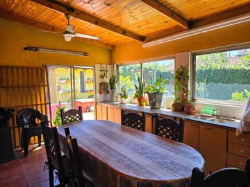 VENTA CASA 3 AMBIENTES CON JARDIN QUINCHO COCHERA