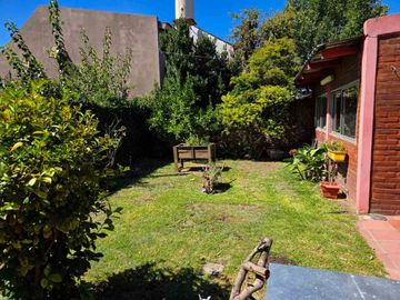 VENTA CASA 3 AMBIENTES CON JARDIN QUINCHO COCHERA