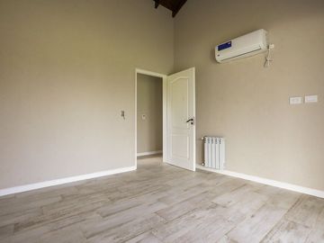 CASA ESTRENAR SANTA CATALINA LUJAN PERMUTA PILETA