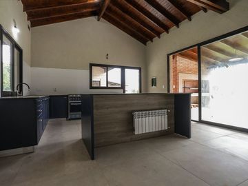 CASA ESTRENAR SANTA CATALINA LUJAN PERMUTA PILETA