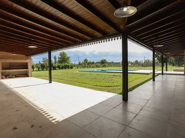 CASA ESTRENAR SANTA CATALINA LUJAN PERMUTA PILETA