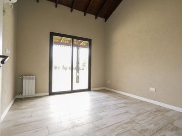 CASA ESTRENAR SANTA CATALINA LUJAN PERMUTA PILETA