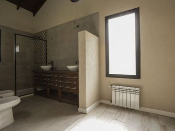 CASA ESTRENAR SANTA CATALINA LUJAN PERMUTA PILETA
