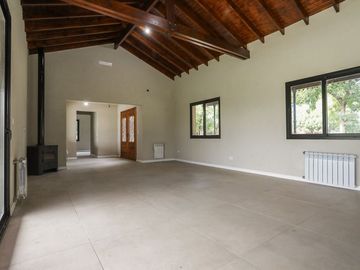 CASA ESTRENAR SANTA CATALINA LUJAN PERMUTA PILETA