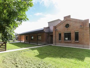 CASA ESTRENAR SANTA CATALINA LUJAN PERMUTA PILETA