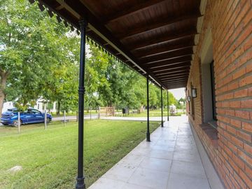CASA ESTRENAR SANTA CATALINA LUJAN PERMUTA PILETA