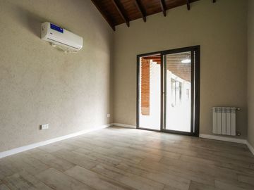 CASA ESTRENAR SANTA CATALINA LUJAN PERMUTA PILETA