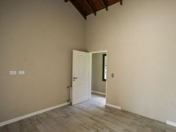 CASA ESTRENAR SANTA CATALINA LUJAN PERMUTA PILETA