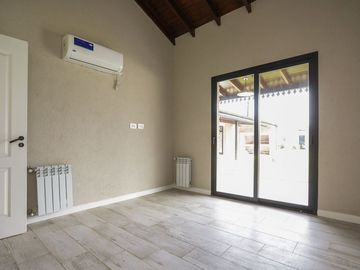 CASA ESTRENAR SANTA CATALINA LUJAN PERMUTA PILETA