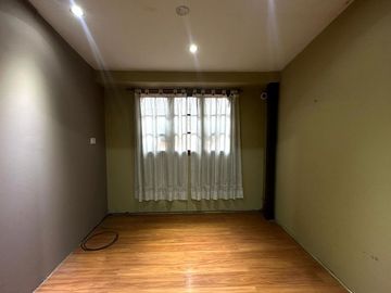 Casa en venta 3 ambientes con escritorio  y patio
