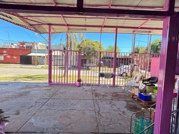 VENTA LOCAL GALPON. CON DEPARTAMENTOS  MERLO