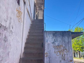 VENTA LOCAL GALPON. CON DEPARTAMENTOS  MERLO