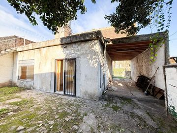VENTA CASA 3 AMB A REFACCIONAR - PARQUE LELOIR