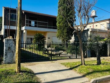 VENTA CASA 3 AMB A REFACCIONAR - PARQUE LELOIR
