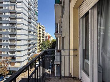 Venta Departamento 2 ambientes P Colón a la calle