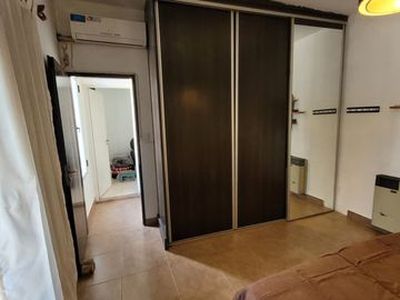 CASA EN LOTE PROPIO CON PARQUE Y PARRILLA