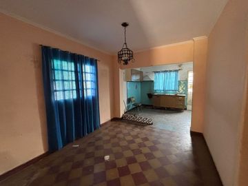 TERRENO CON CASA A DEMOLER EN GUADALUPE ESTE 457m2