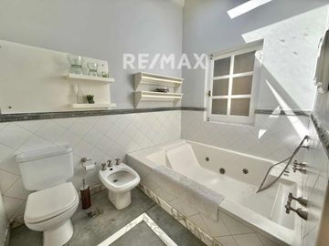 VENTA CASA 6 dormitorios PACHECO pileta y parque