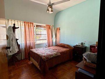 VENTA CASA 5 AMB PILETA JARDÍN Y CASA DE HUÉSPEDES