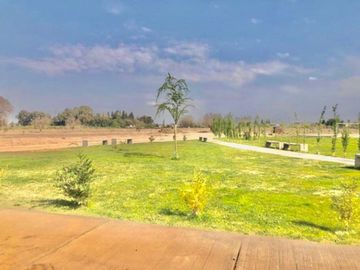 Lote en Barrio  El Bosque con excelentes amenities