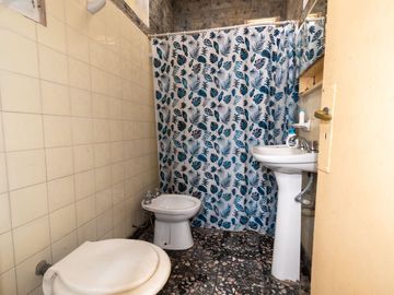 CASAS PASILLO EN VENTA 3 DORMITORIOS B. LOURDES