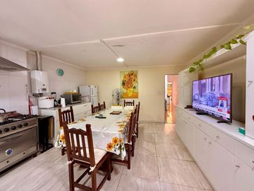 VENTA CASA 3 DORMITORIOS CON PATIO Y COCHERA