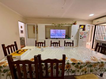 VENTA CASA 3 DORMITORIOS CON PATIO Y COCHERA
