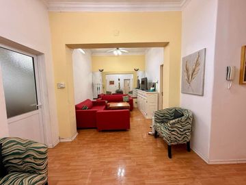 VENTA CASA 3 DORMITORIOS CON PATIO Y COCHERA