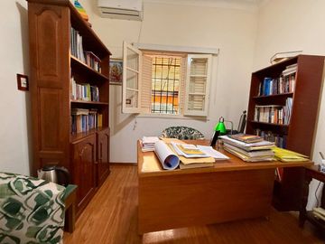 VENTA CASA 3 DORMITORIOS CON PATIO Y COCHERA