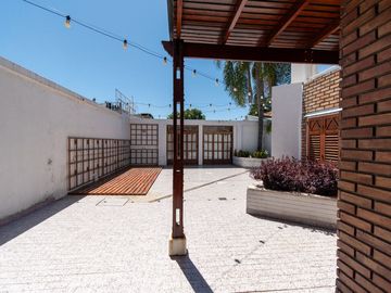 VENTA CASA 3 DORMITORIOS BARRIO ROQUE SAENZ PEÑA.