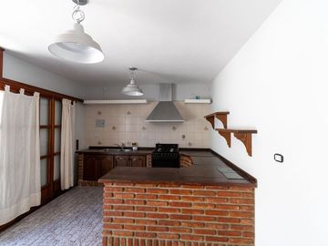VENTA CASA 3 DORMITORIOS BARRIO ROQUE SAENZ PEÑA.