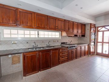 VENTA CASA 3 DORMITORIOS BARRIO ROQUE SAENZ PEÑA.